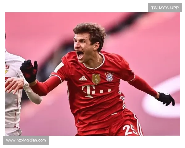 托马斯·穆勒在欧冠赛场的幽默风采与团队精神展现